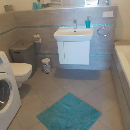 Jasmin Z Balkonem I Samodzielnym Zameldowaniem